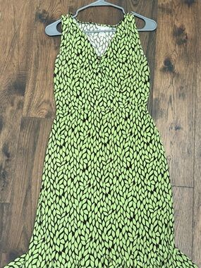 London Times Neon Green and Black Leaf-Print Maxi Dress